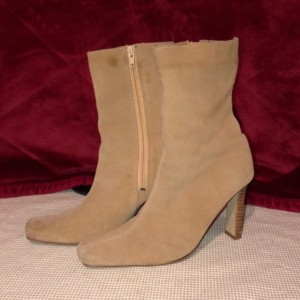 Lei heeled bootie. Camel color-Size 7